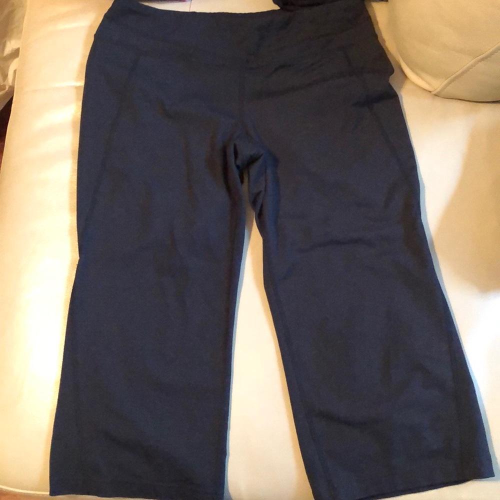 Lucy Hath Capri yoga pants size M